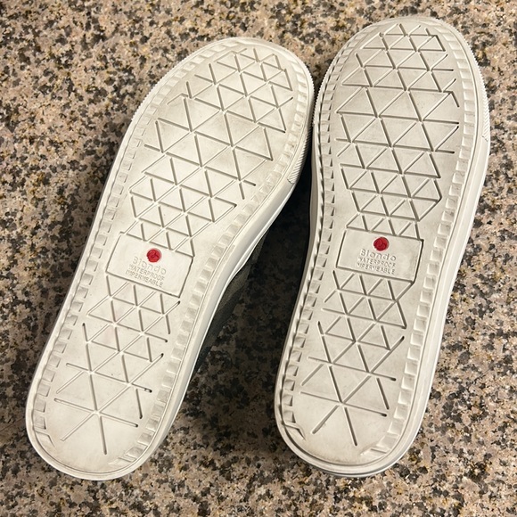 Blondo Gracie 2.0 Camo Waterproof Slip On Sneaker  Women's 7M Great Condition - Picture 3 of 9